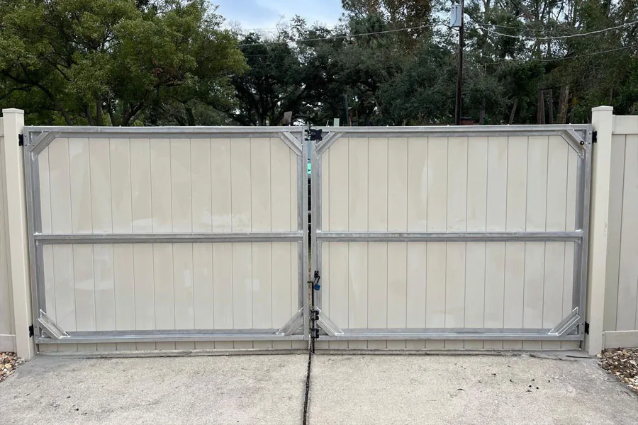 White PVC gate with metal frame